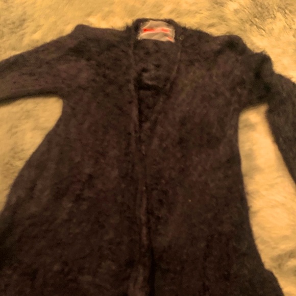 Black sweater - Picture 1 of 2